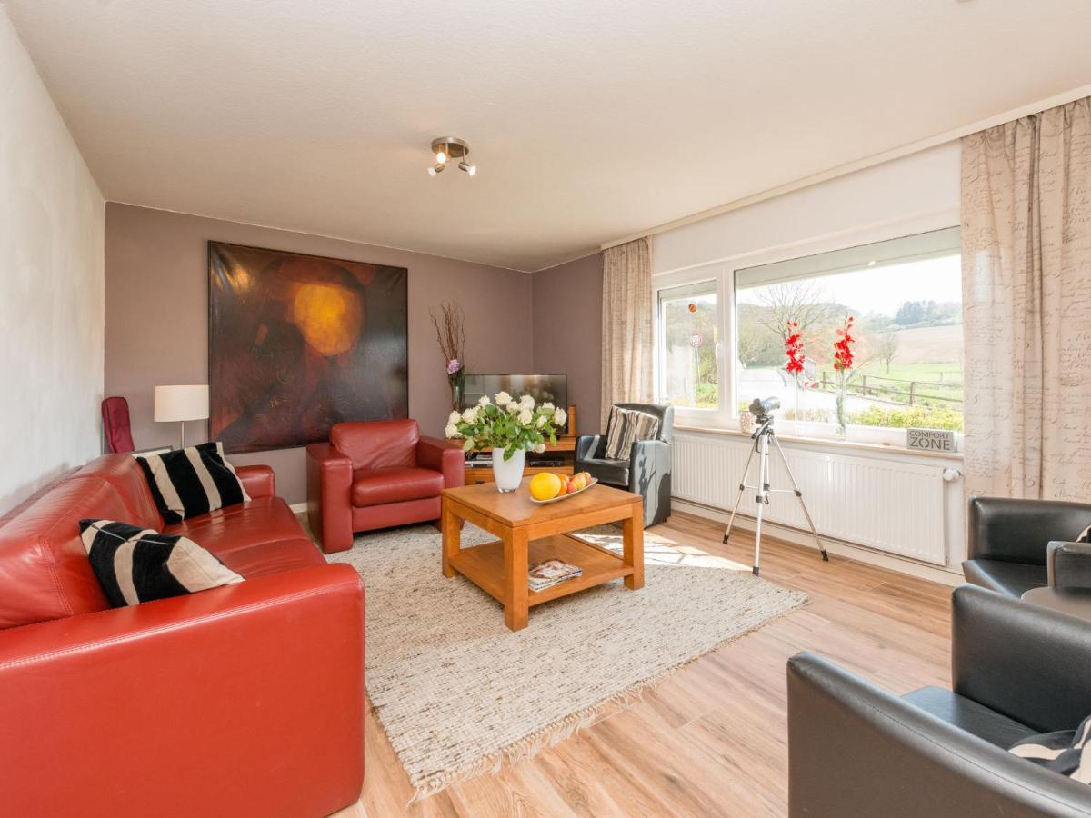 Modern Holiday Home Near River In Amelgatzen Emmerthal Ruang foto