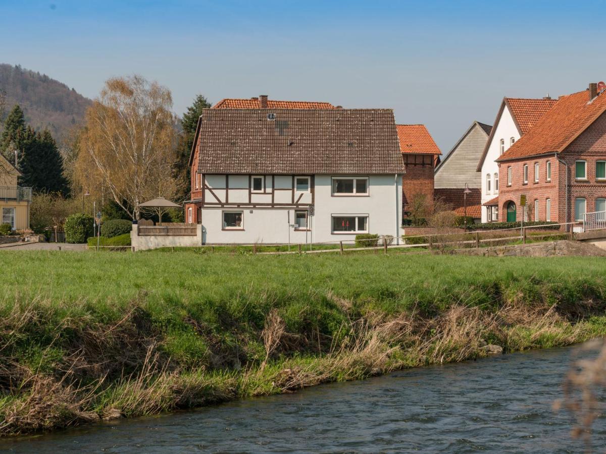 Modern Holiday Home Near River In Amelgatzen Emmerthal Ruang foto