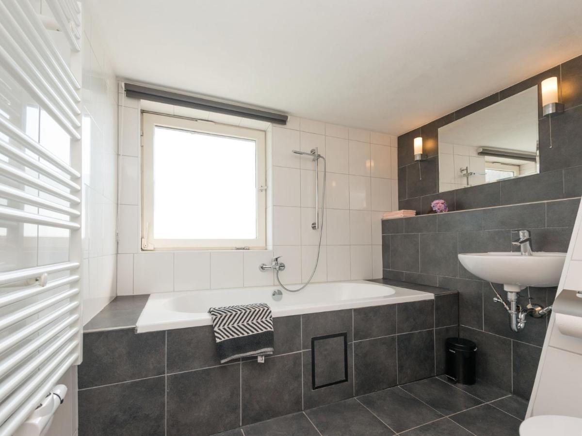 Modern Holiday Home Near River In Amelgatzen Emmerthal Ruang foto