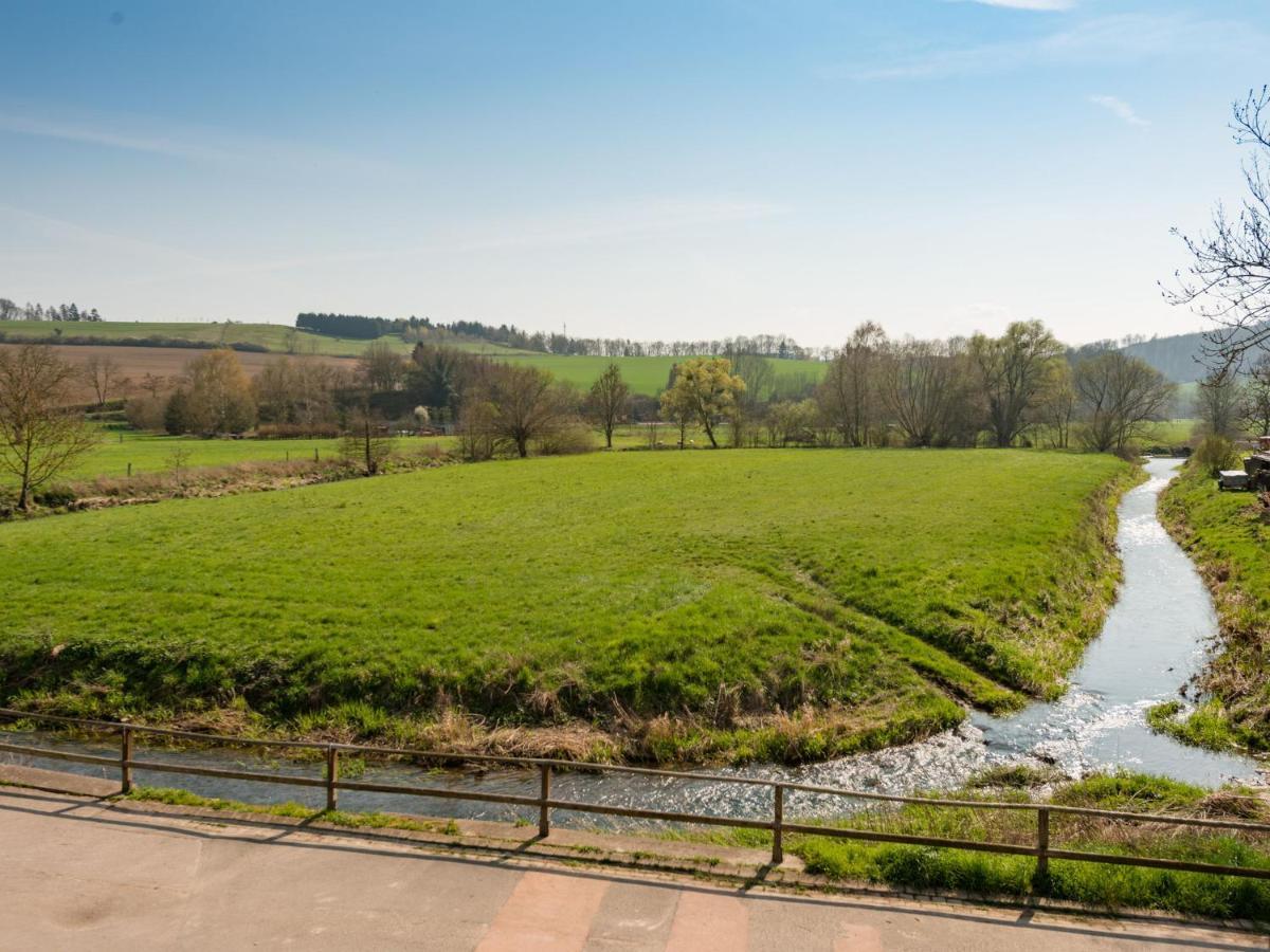 Modern Holiday Home Near River In Amelgatzen Emmerthal Ruang foto