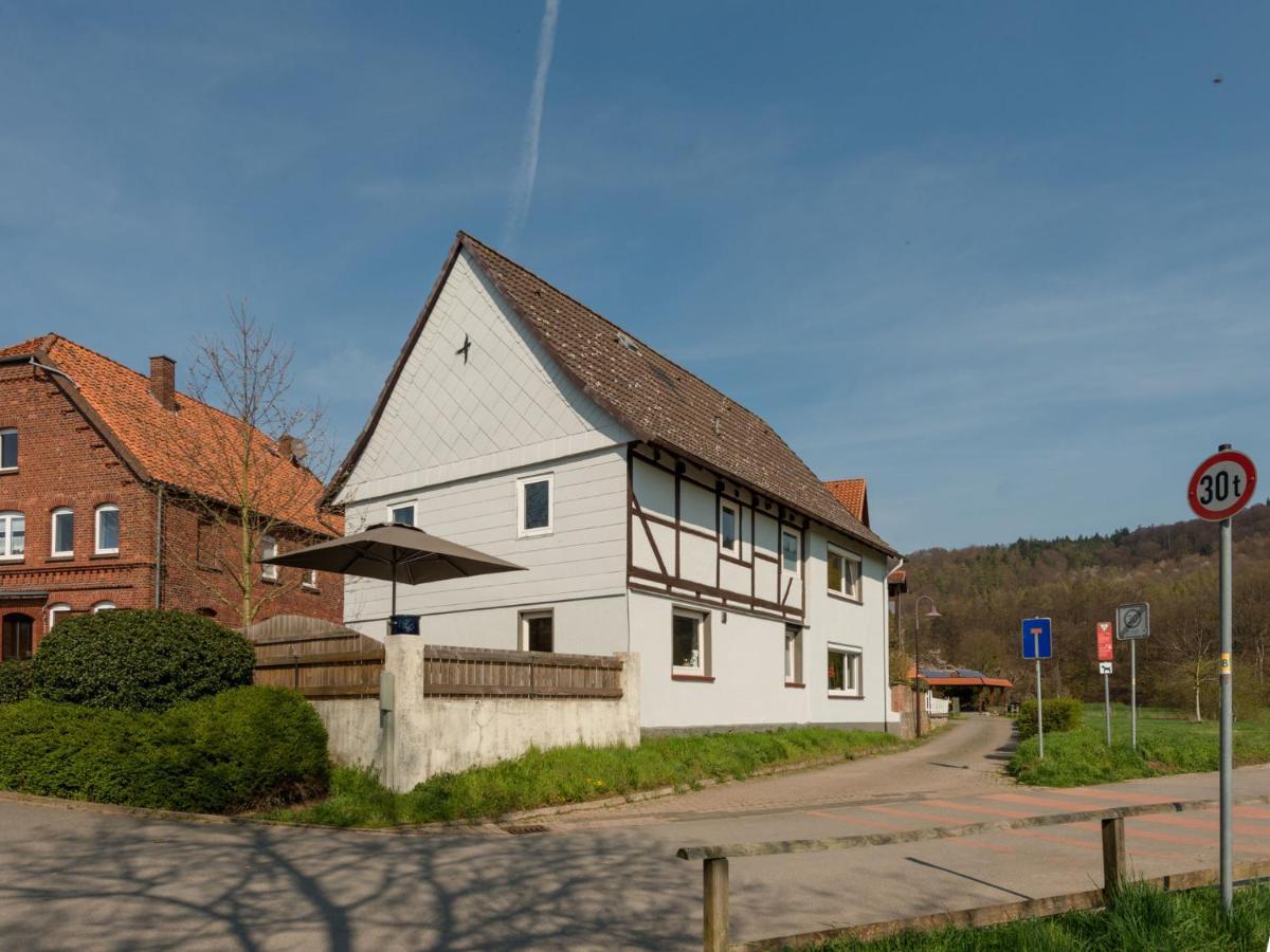 Modern Holiday Home Near River In Amelgatzen Emmerthal Ruang foto