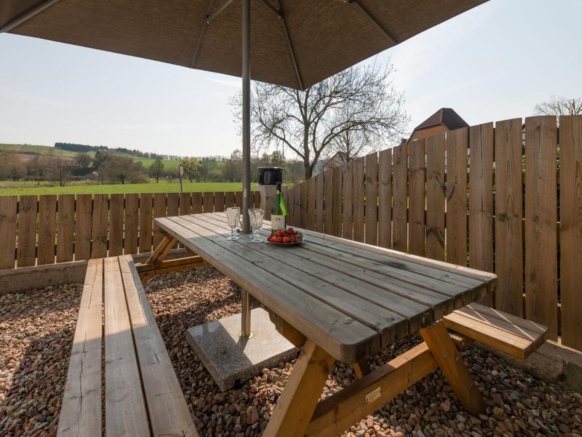 Modern Holiday Home Near River In Amelgatzen Emmerthal Ruang foto